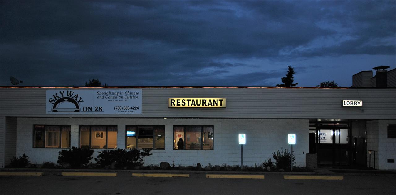 Country Garden Inn & Restaurant Smoky Lake Exterior foto